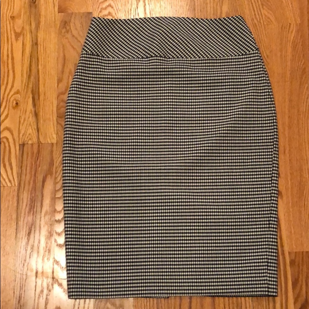 Express black and white skirt